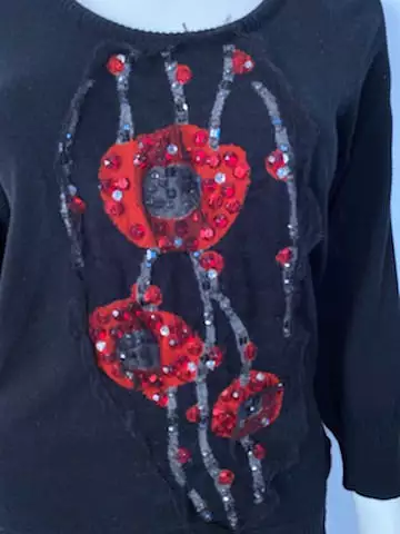 Chanel 07A Black Red Cashmere Pullover Sweater  with appliqué geometric flowers with sequins, pearls FR 40