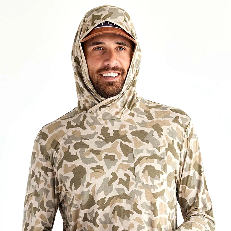 Long Sleeve Lightweight Bamboo Hoodie In Barrier Island Camo