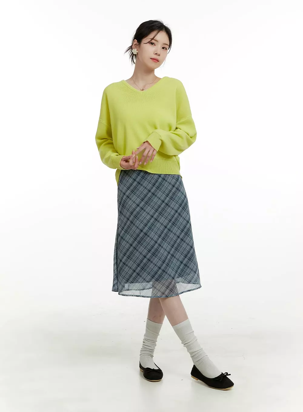 Solid V-Neck Sweater OA405