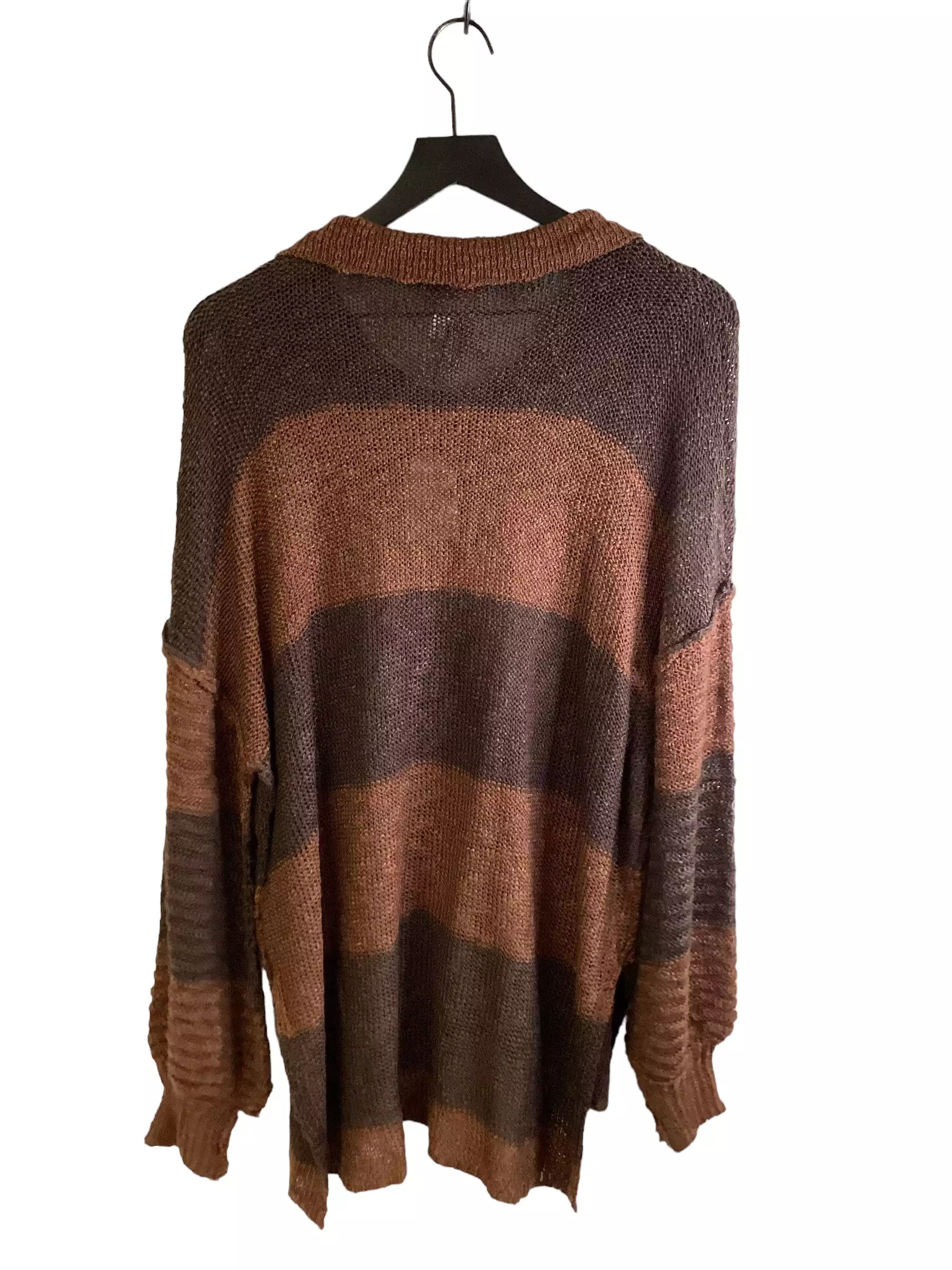 Sweater By Clothes Mentor  Size: L