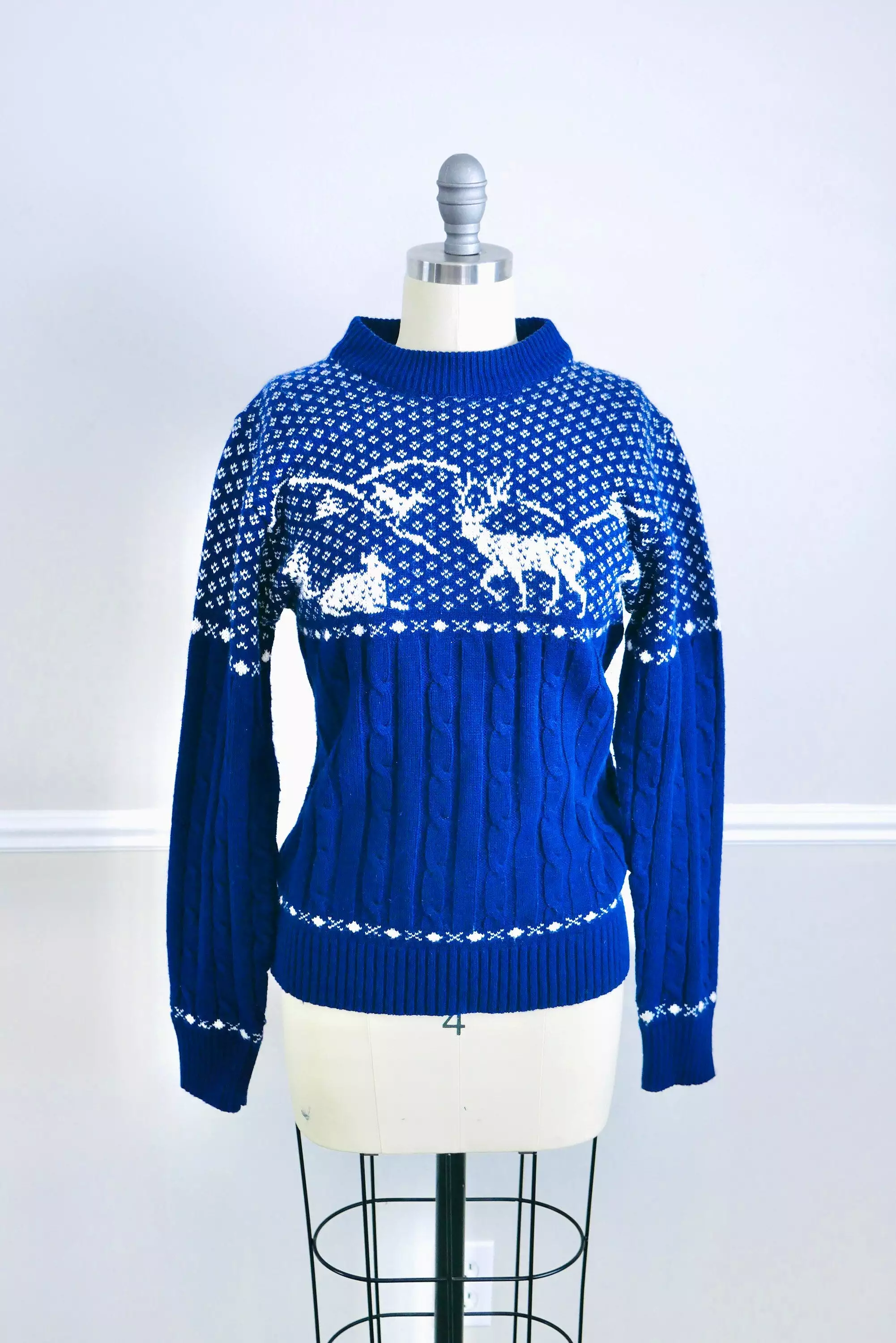 Vintage 1980s Blue Novelty Print Sweater / 80s cable knit pullover Size M