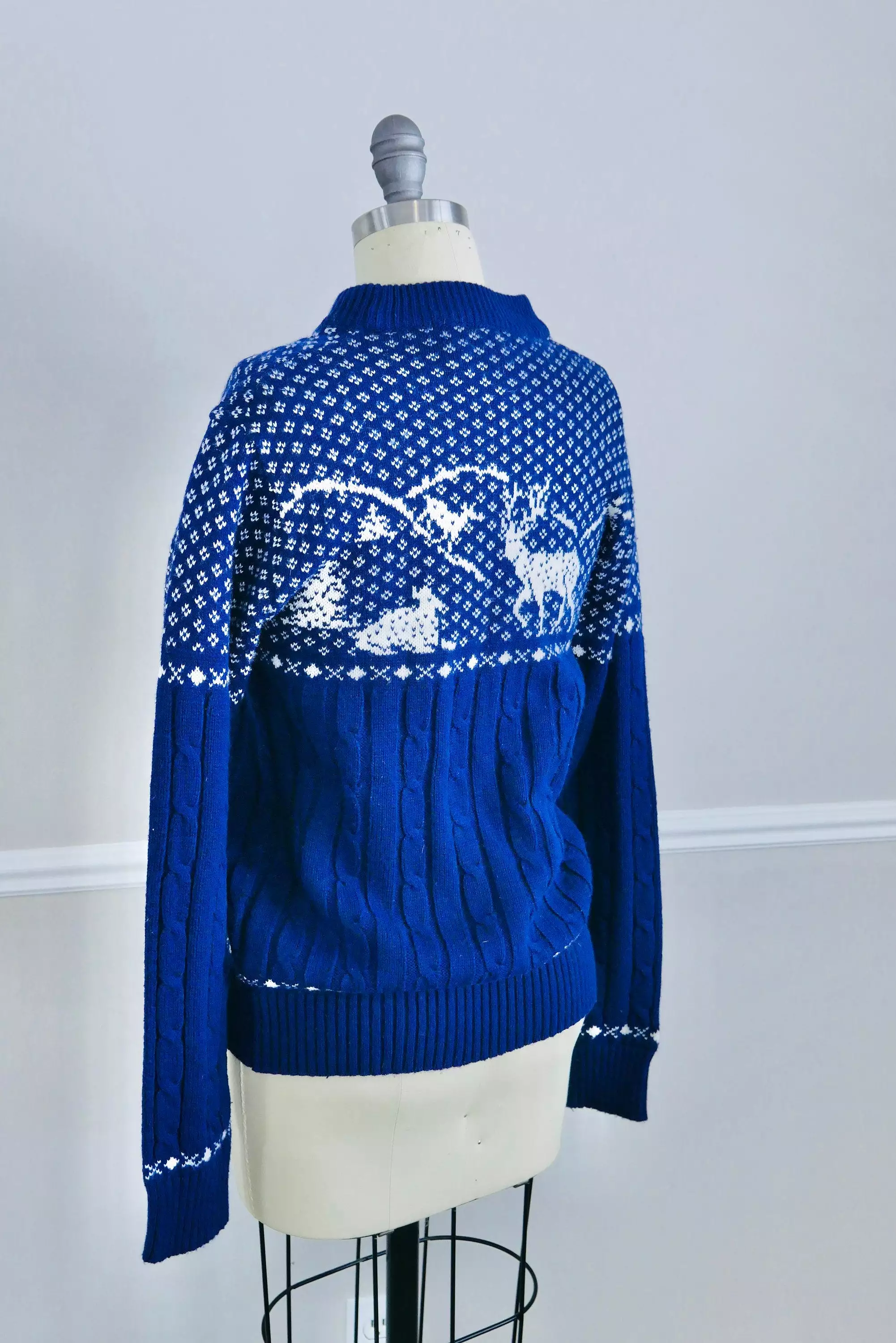 Vintage 1980s Blue Novelty Print Sweater / 80s cable knit pullover Size M